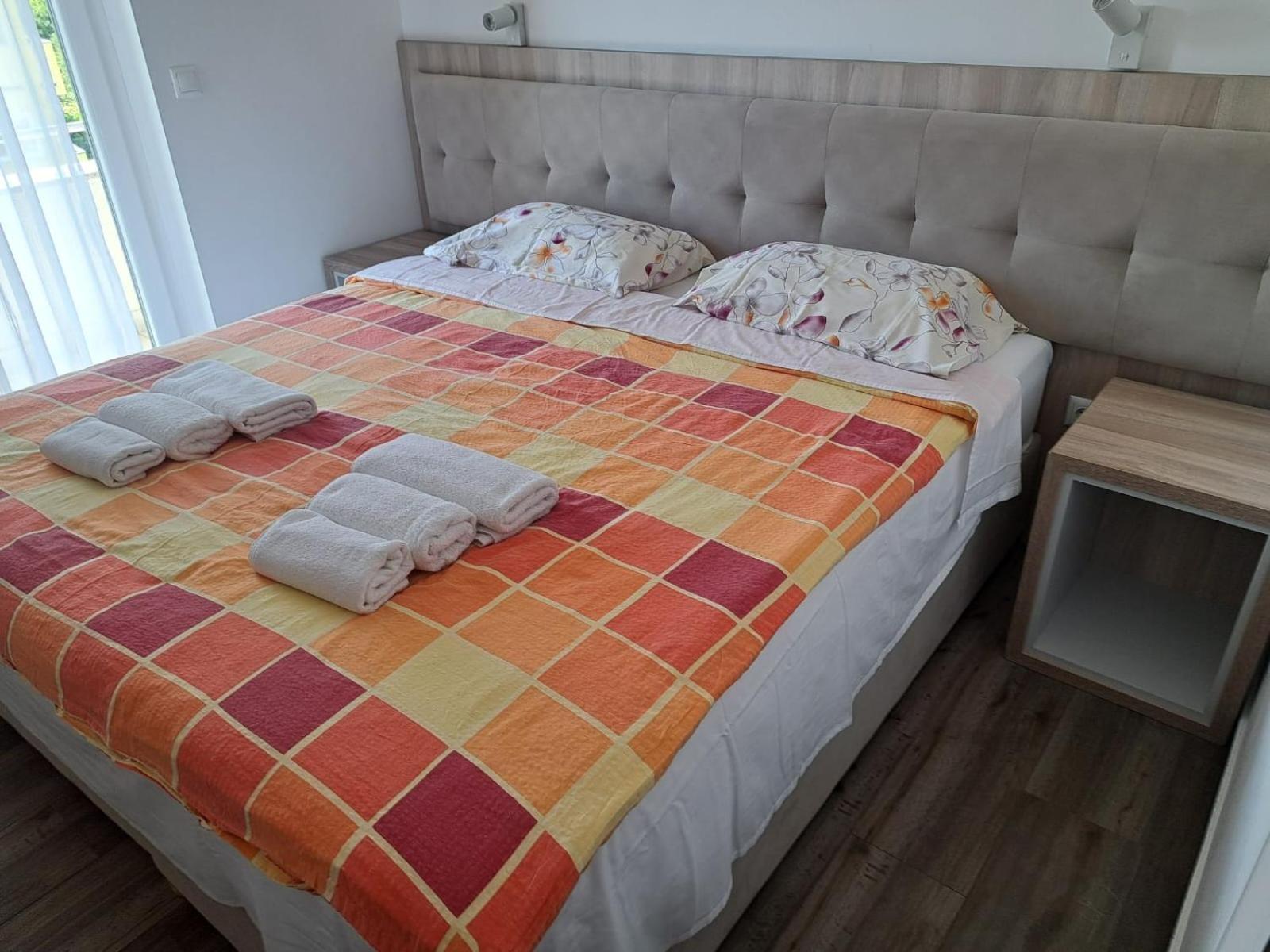 Rooms & Apartment Mama Mia Malinska Eksteriør bilde