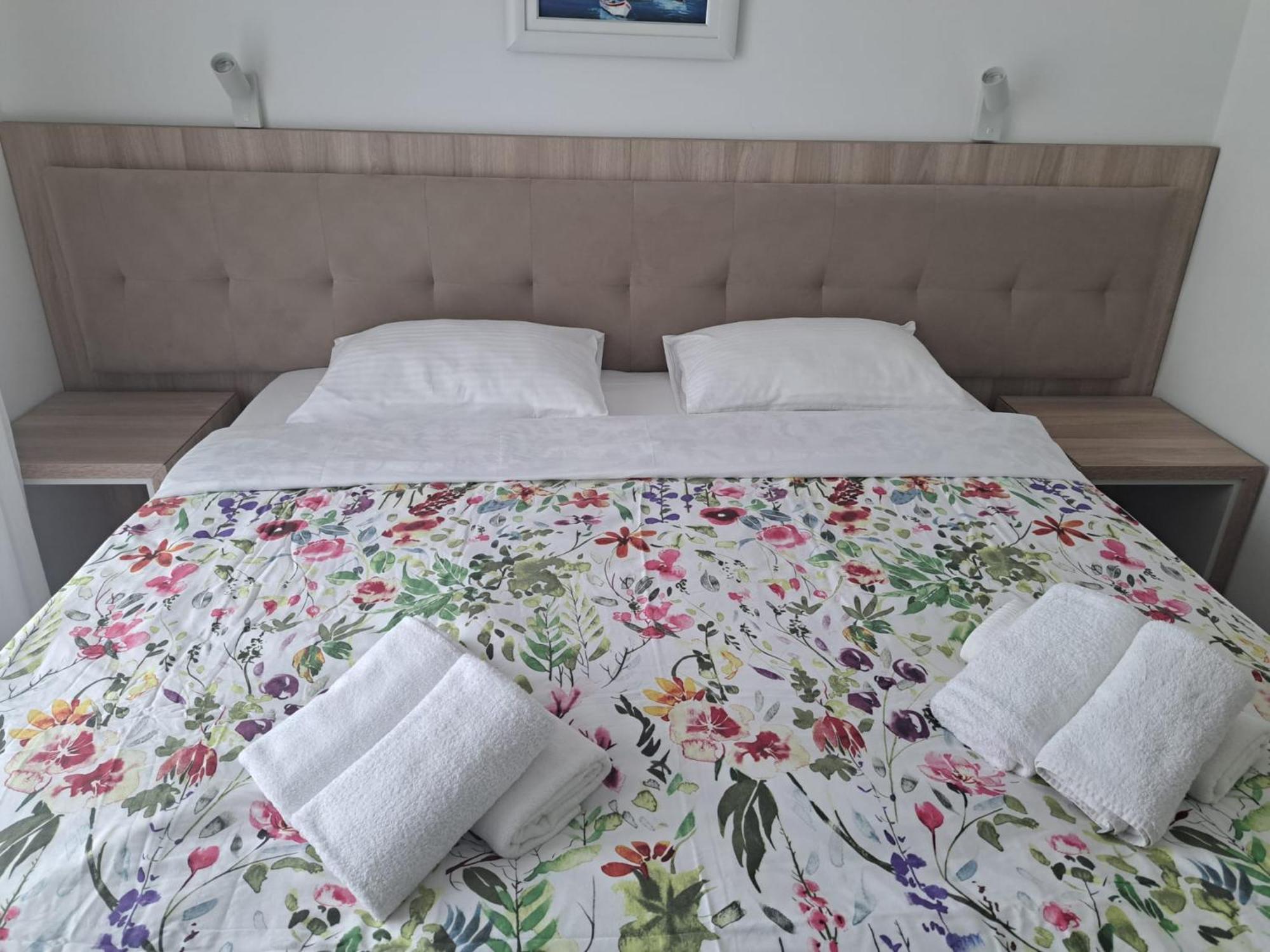 Rooms & Apartment Mama Mia Malinska Eksteriør bilde
