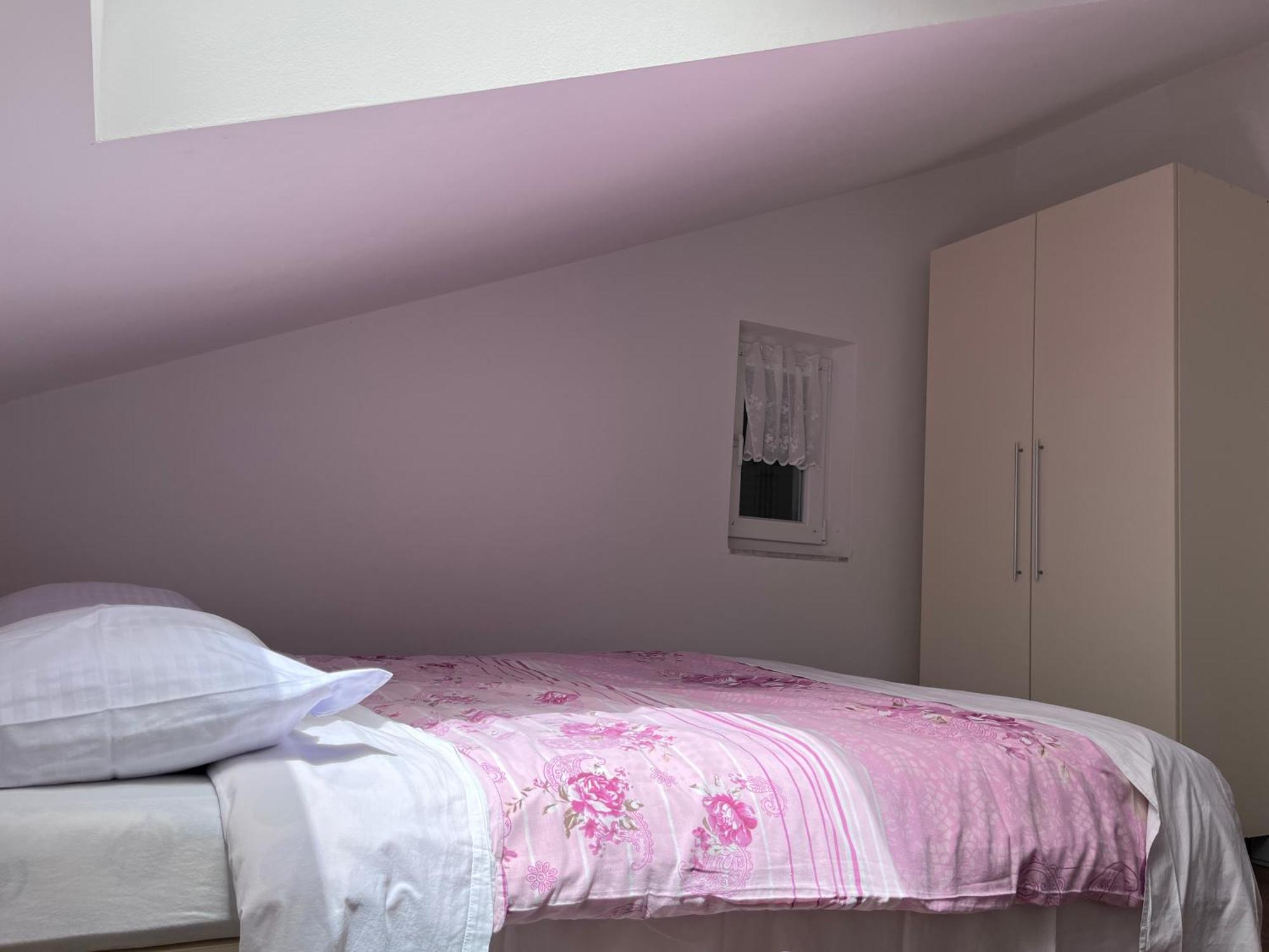 Rooms & Apartment Mama Mia Malinska Eksteriør bilde