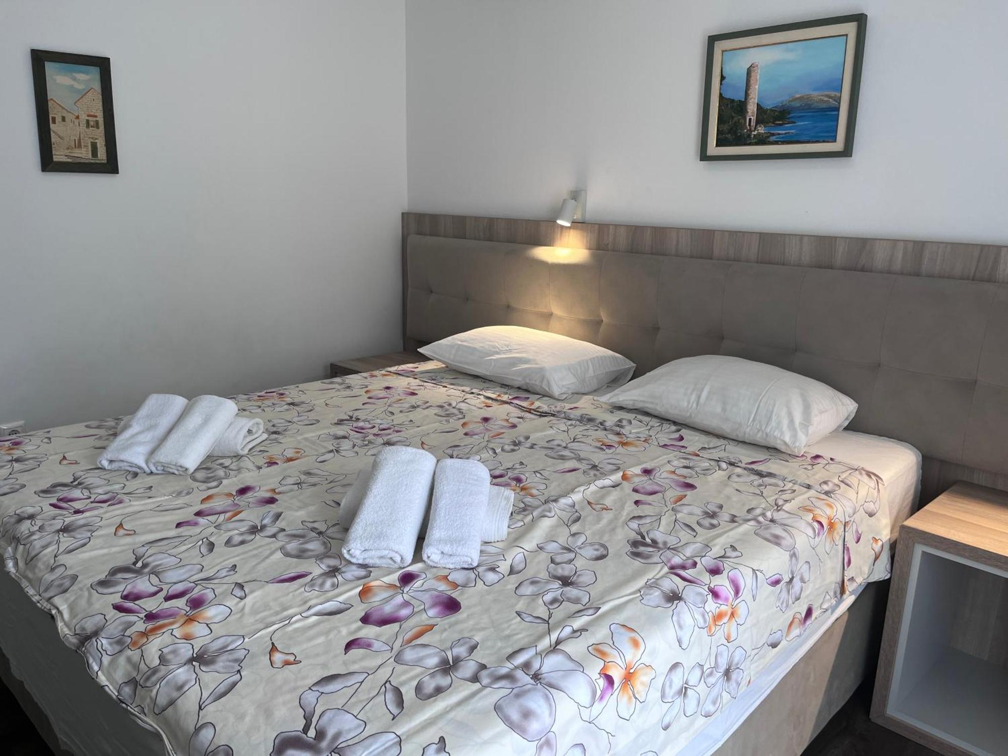 Rooms & Apartment Mama Mia Malinska Eksteriør bilde