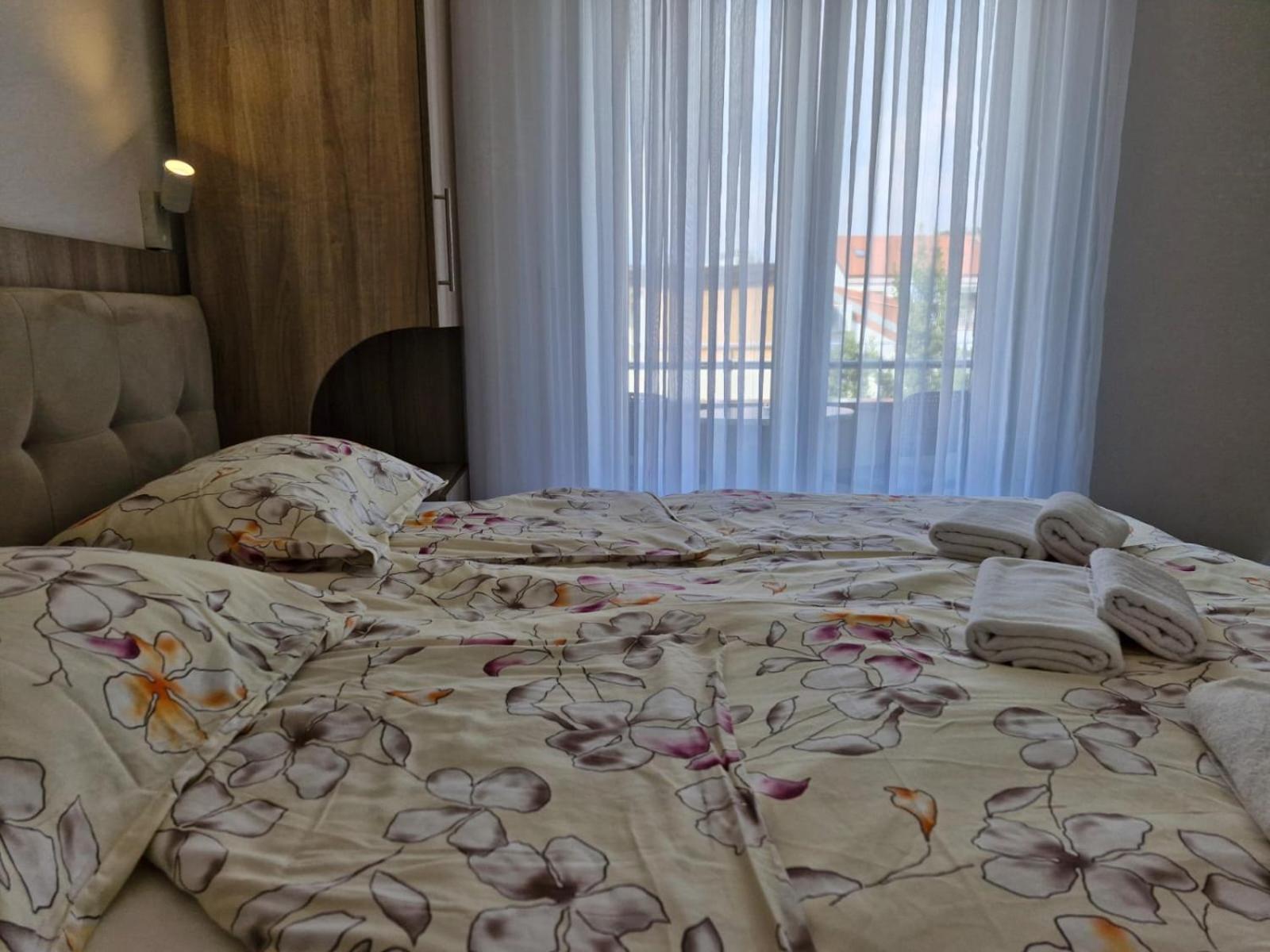 Rooms & Apartment Mama Mia Malinska Eksteriør bilde