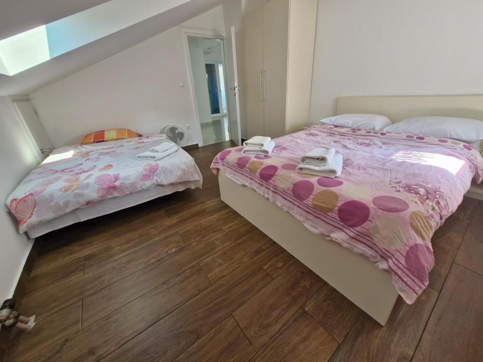Rooms & Apartment Mama Mia Malinska Eksteriør bilde