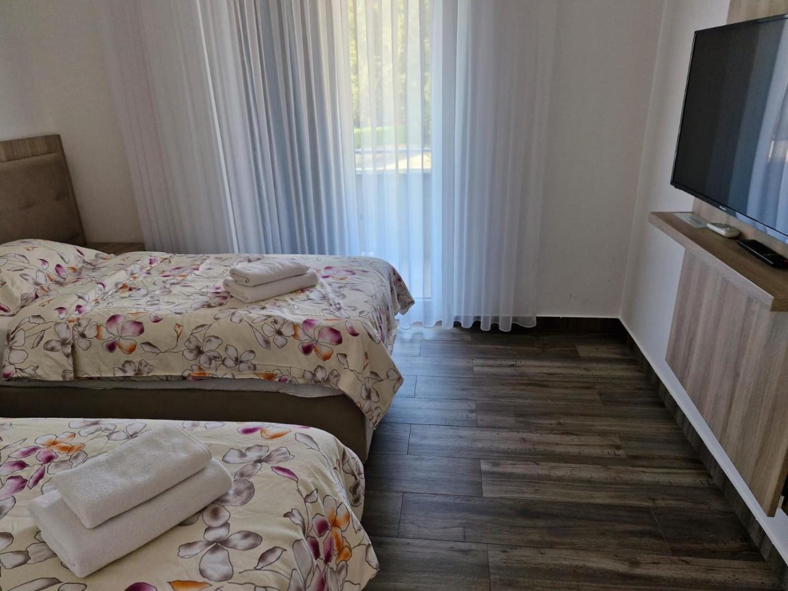 Rooms & Apartment Mama Mia Malinska Eksteriør bilde