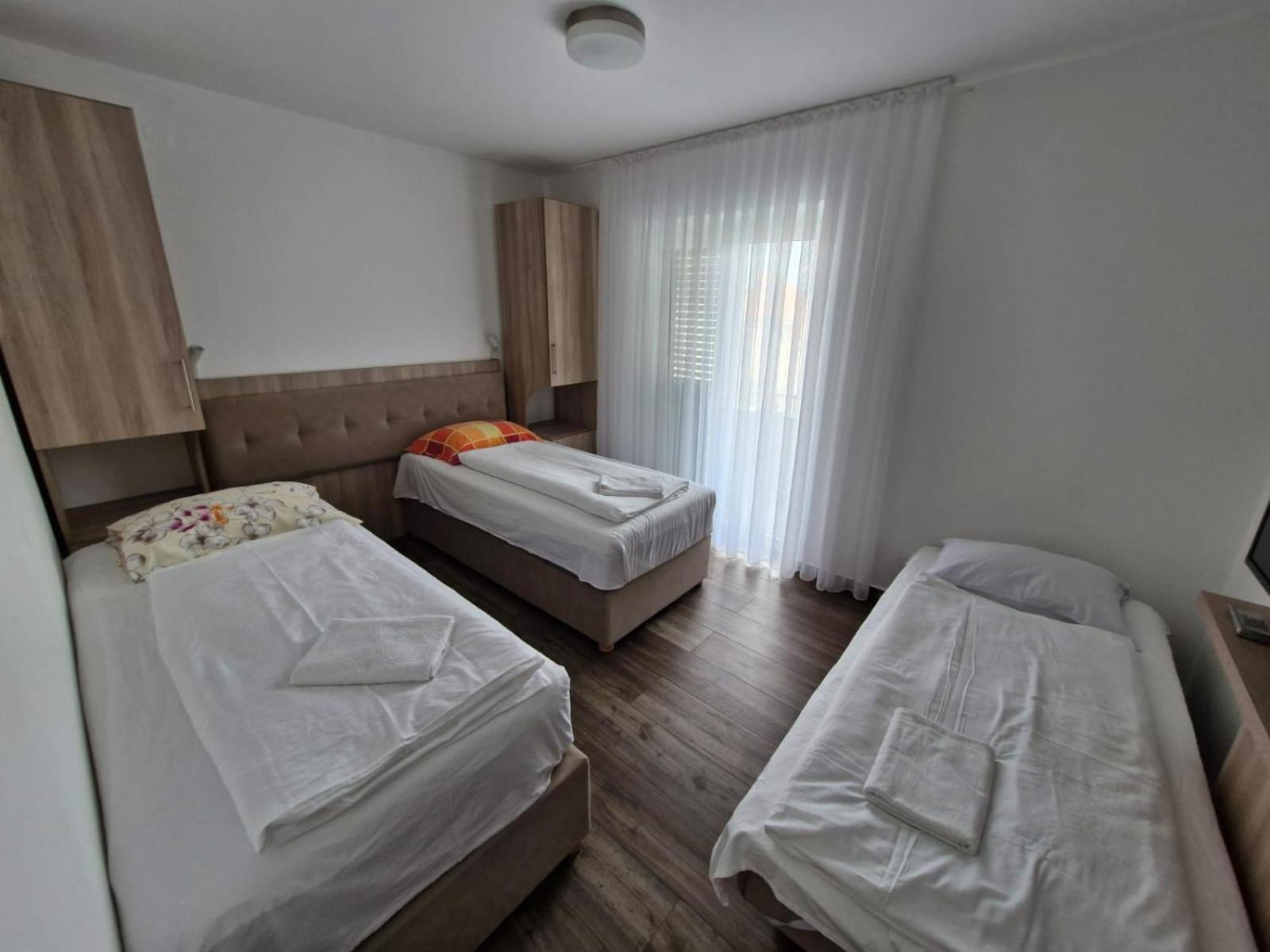 Rooms & Apartment Mama Mia Malinska Eksteriør bilde